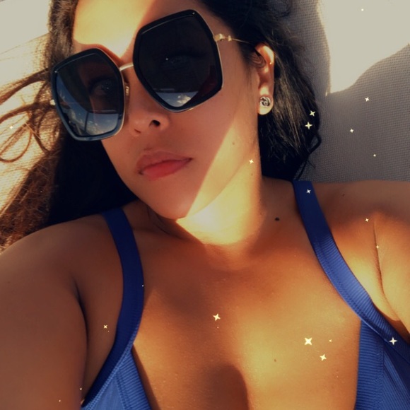 Meet your Posher, Sarah Marie - Picture 13 of 17